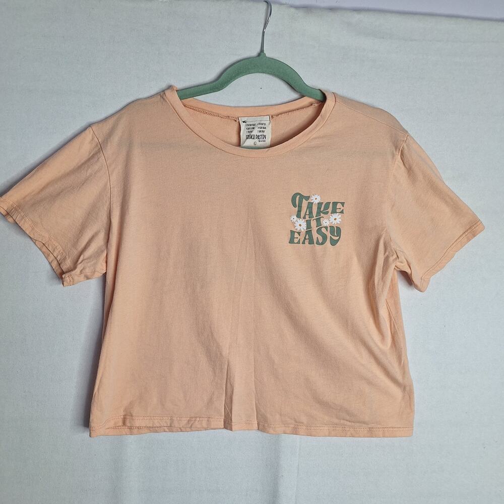 Summer Top Sz L Take It Easy Spell Out Crop Top Peach Daisies